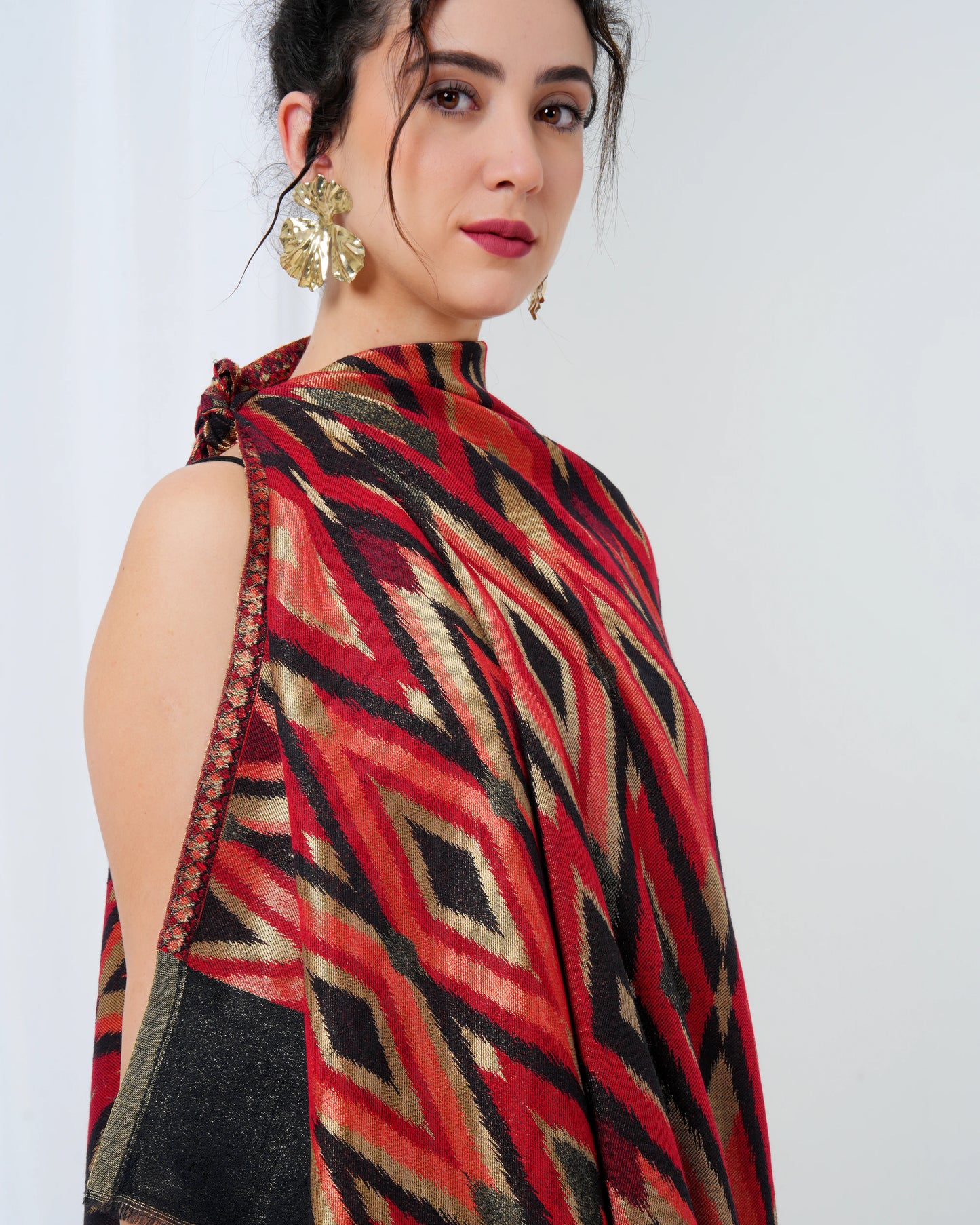 Wool shawl with maroon base with full-size diamond design and border