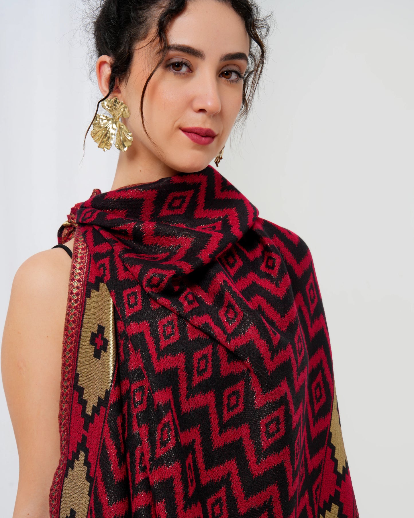 Wool stole with maroon base with black diamond design