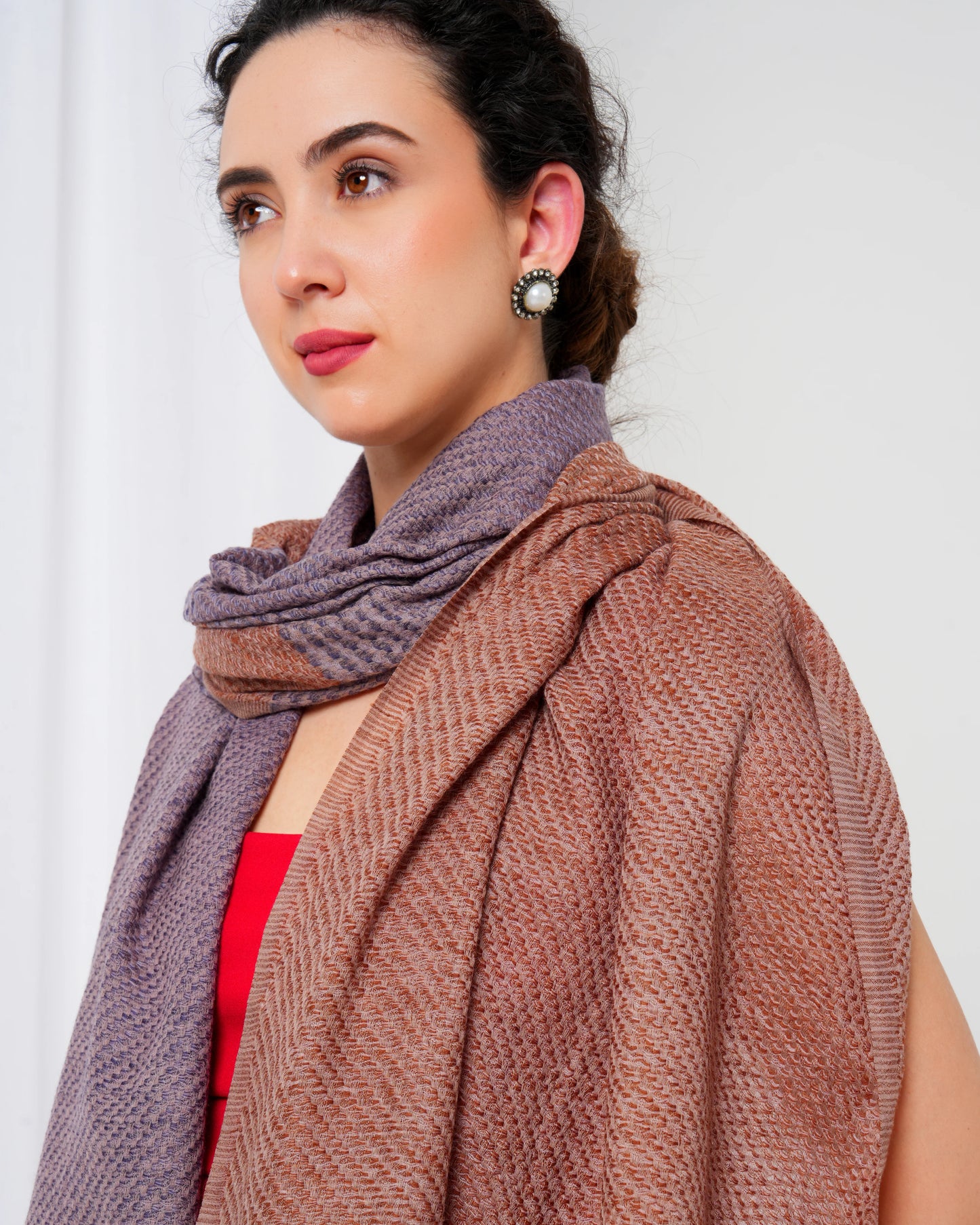 Cashmere stole in dual tone of purple and rust