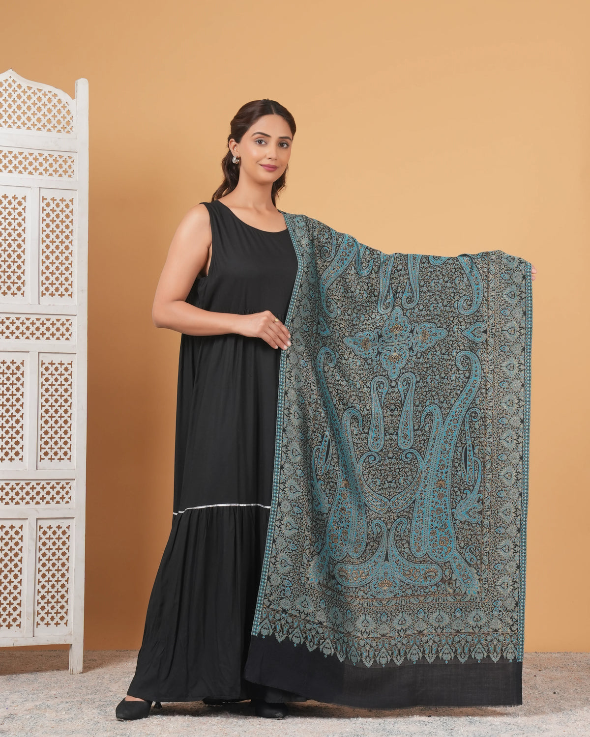 Zari Jama Woolen Shawl