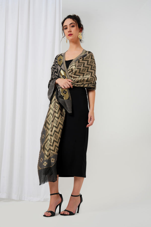 Wool stole with golden base with black diamond design