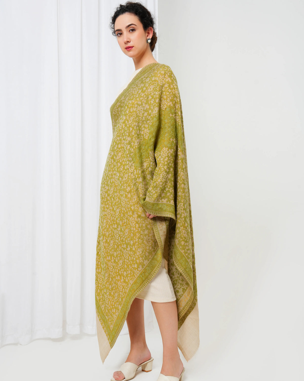 Kani Zari Woolen Stole