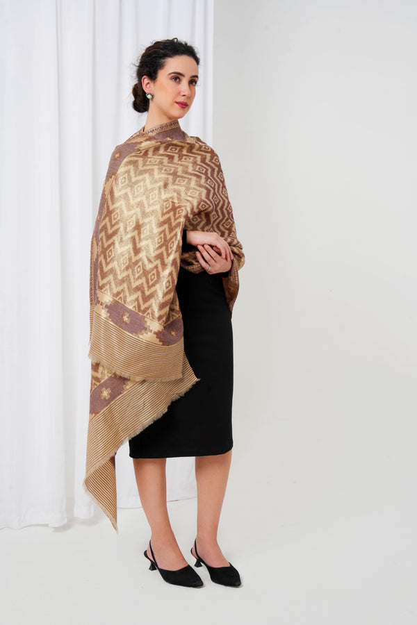 Wool stole with golden base with rust diamond design