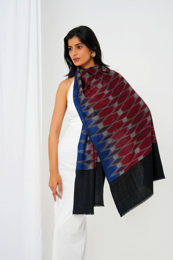 Wool shawl with black base with full-size diamond design