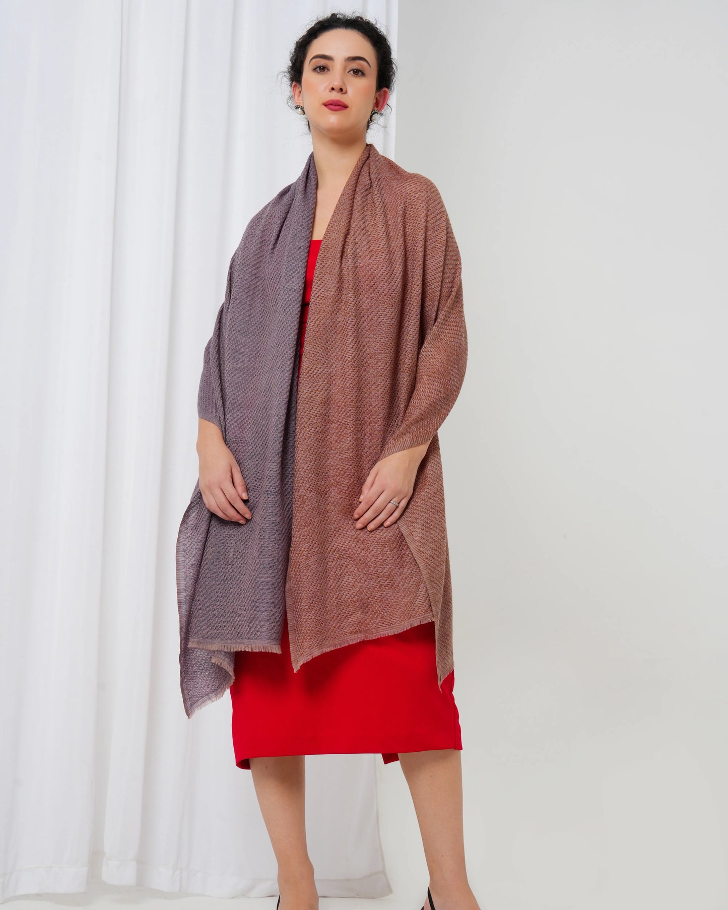 Cashmere stole in dual tone of purple and rust