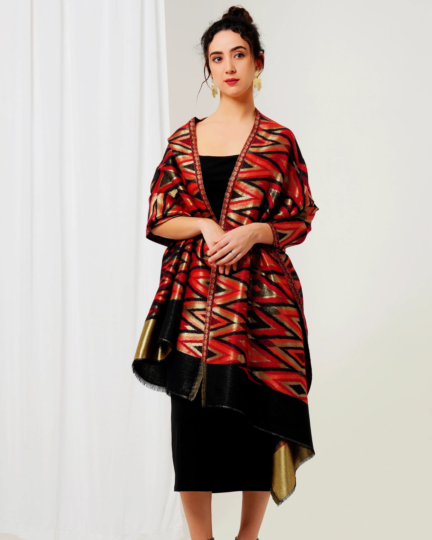 Wool shawl with maroon base with full-size diamond design and border