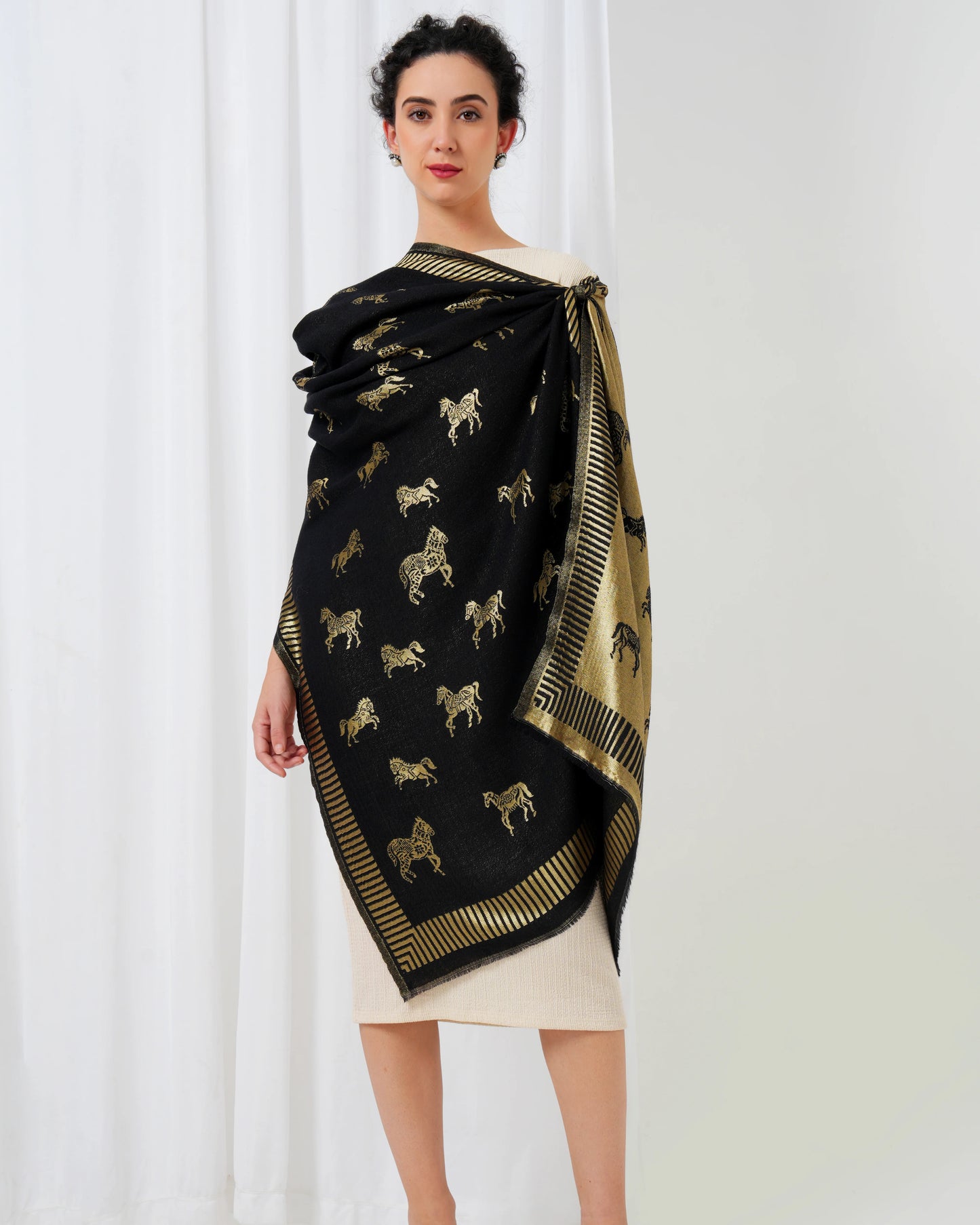 Woolen stole in gold and black with horse motifs
