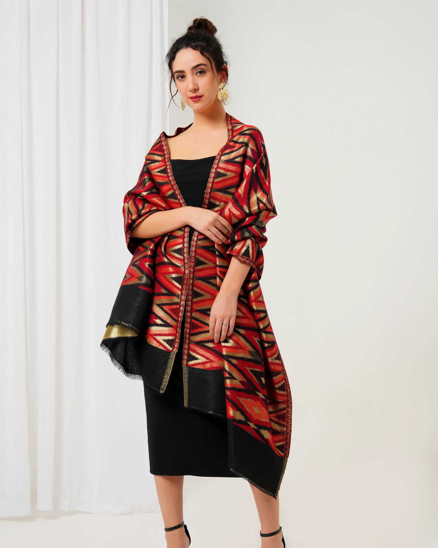 Wool shawl with maroon base with full-size diamond design and border