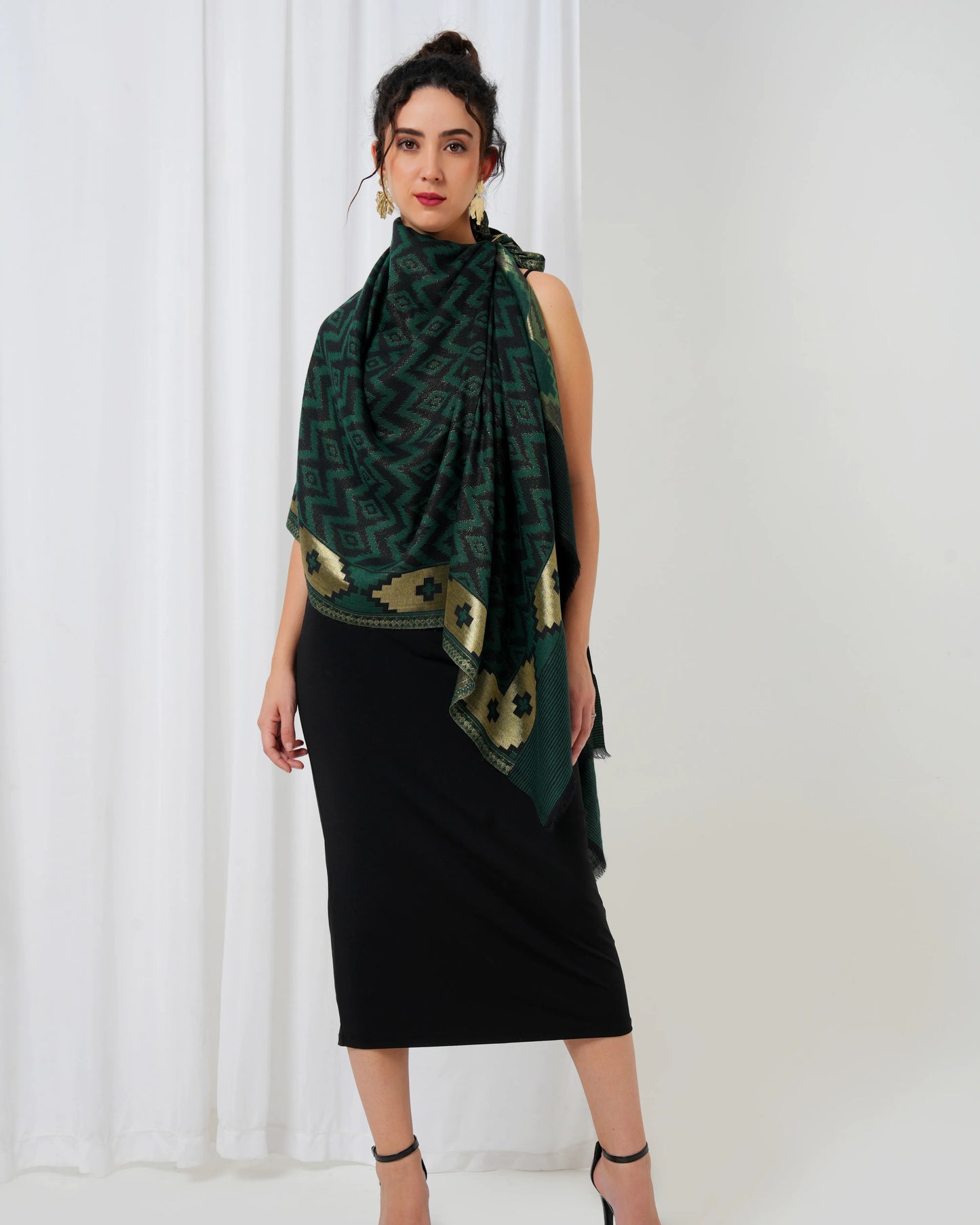 Wool stole with dark green base with black diamond design