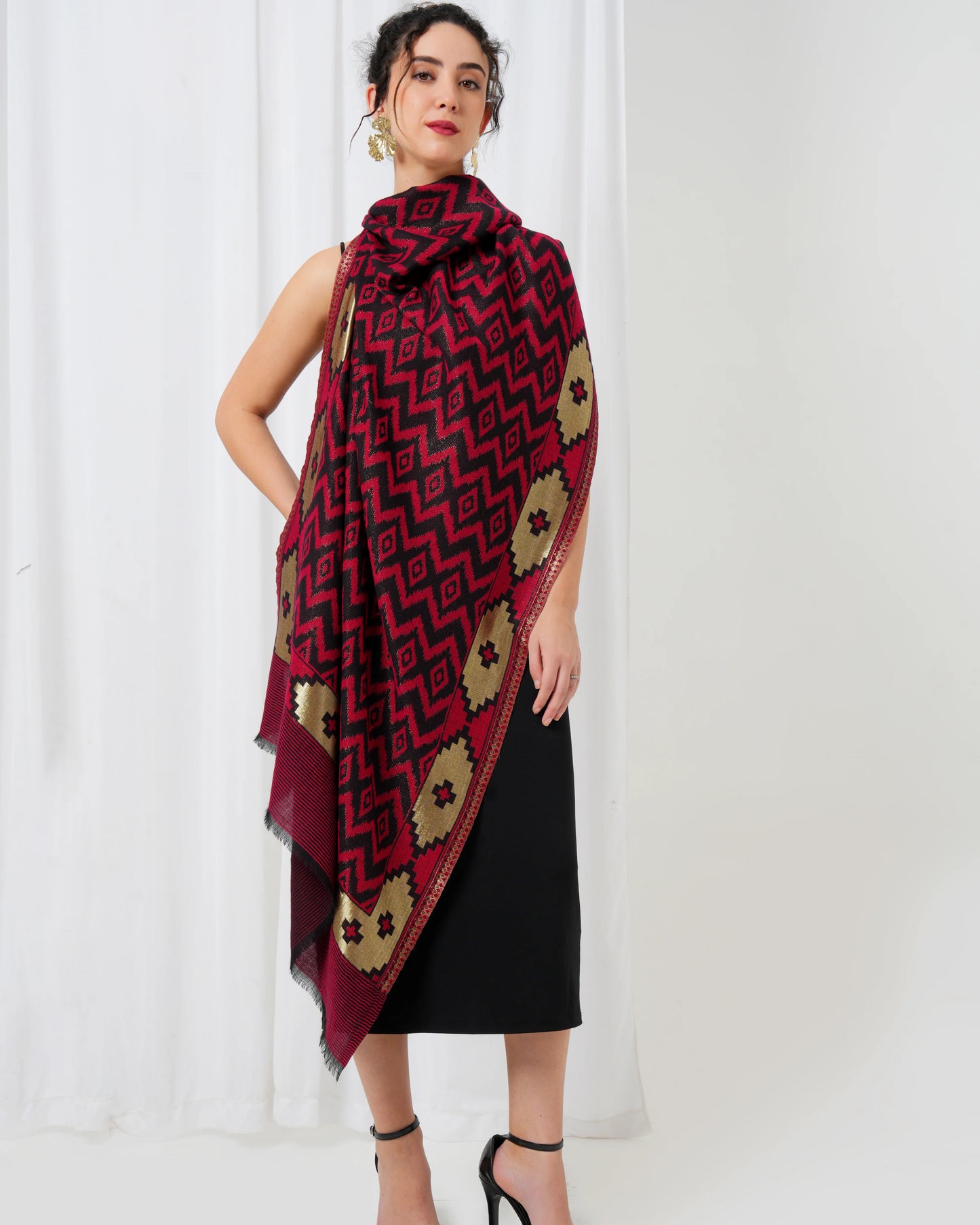 Wool stole with maroon base with black diamond design