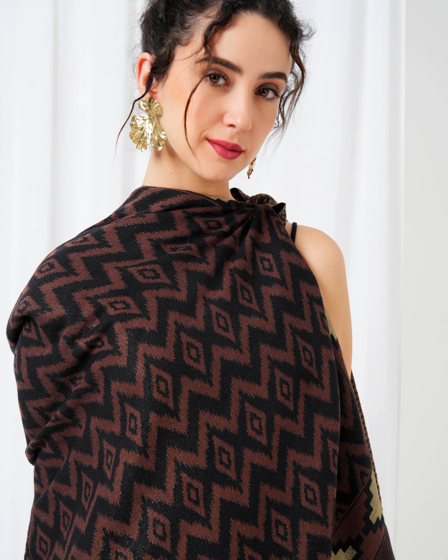 Wool stole with brown base with black diamond design