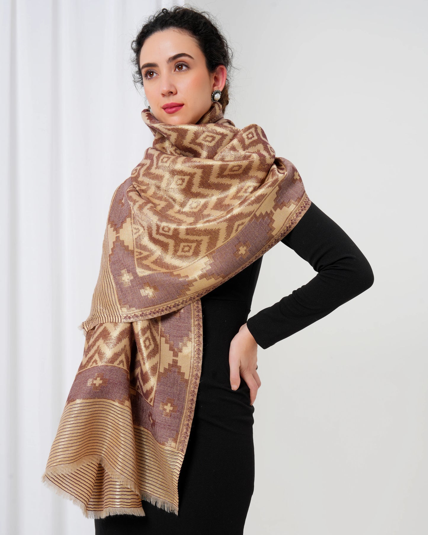 Wool stole with golden base with rust diamond design