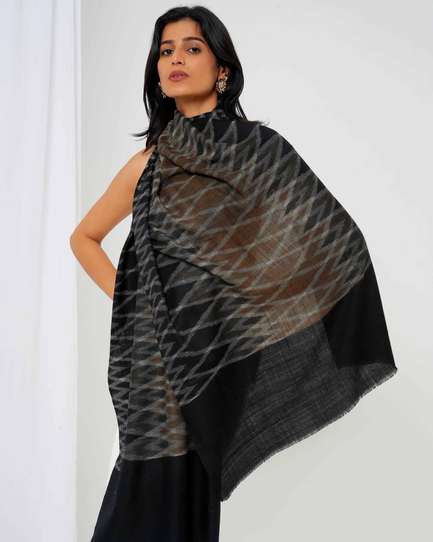 Pashmina stole with black base with full-size diamond design