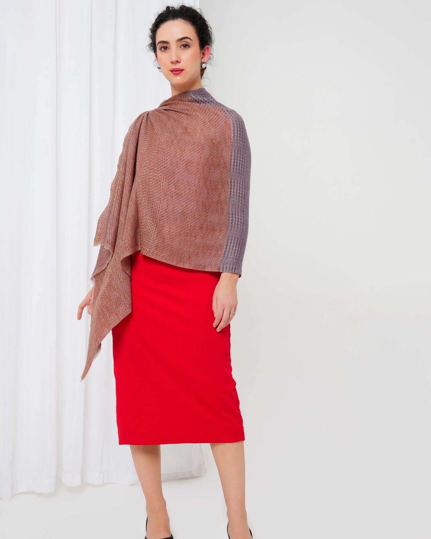 Cashmere stole in dual tone of purple and rust