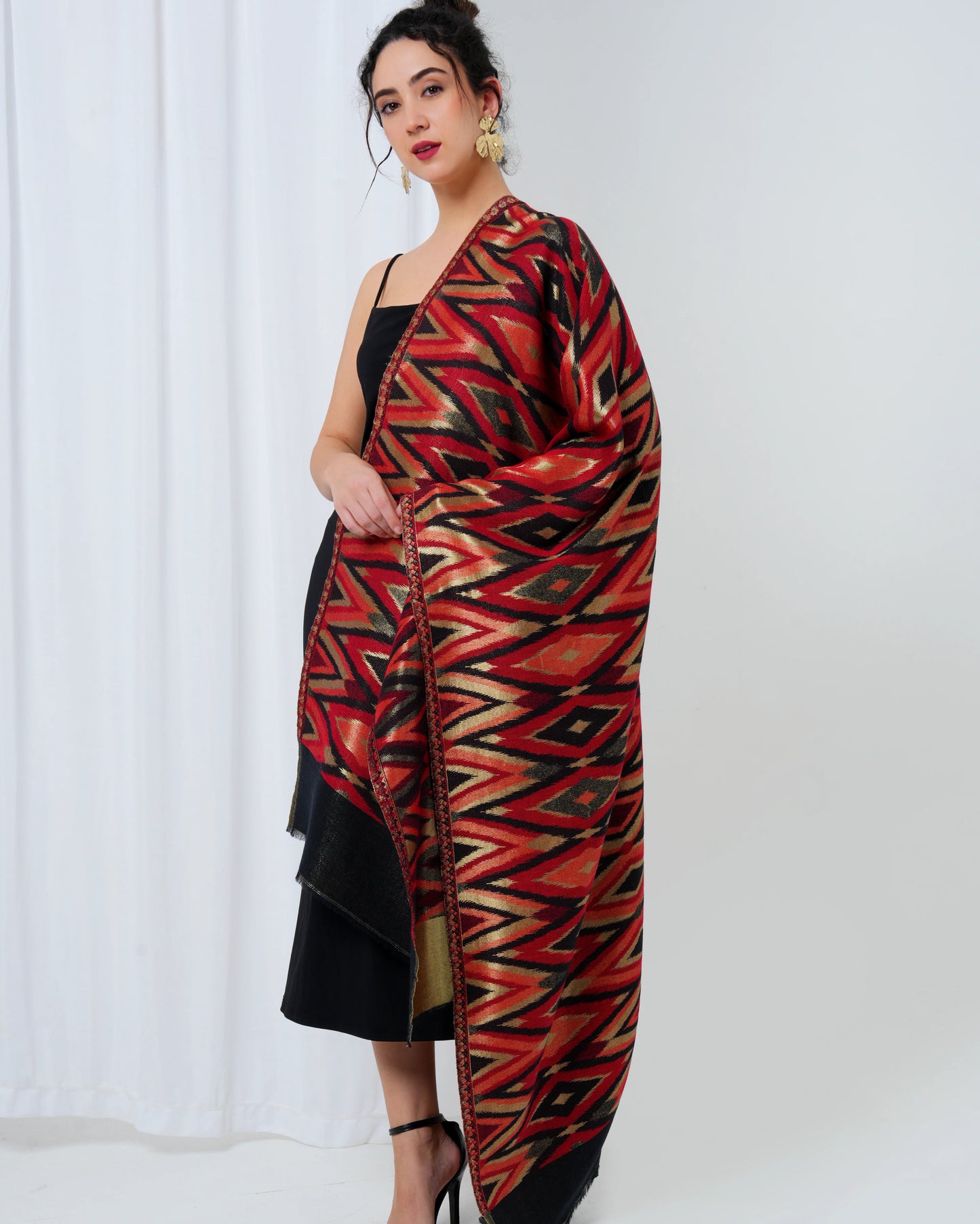 Wool shawl with maroon base with full-size diamond design and border
