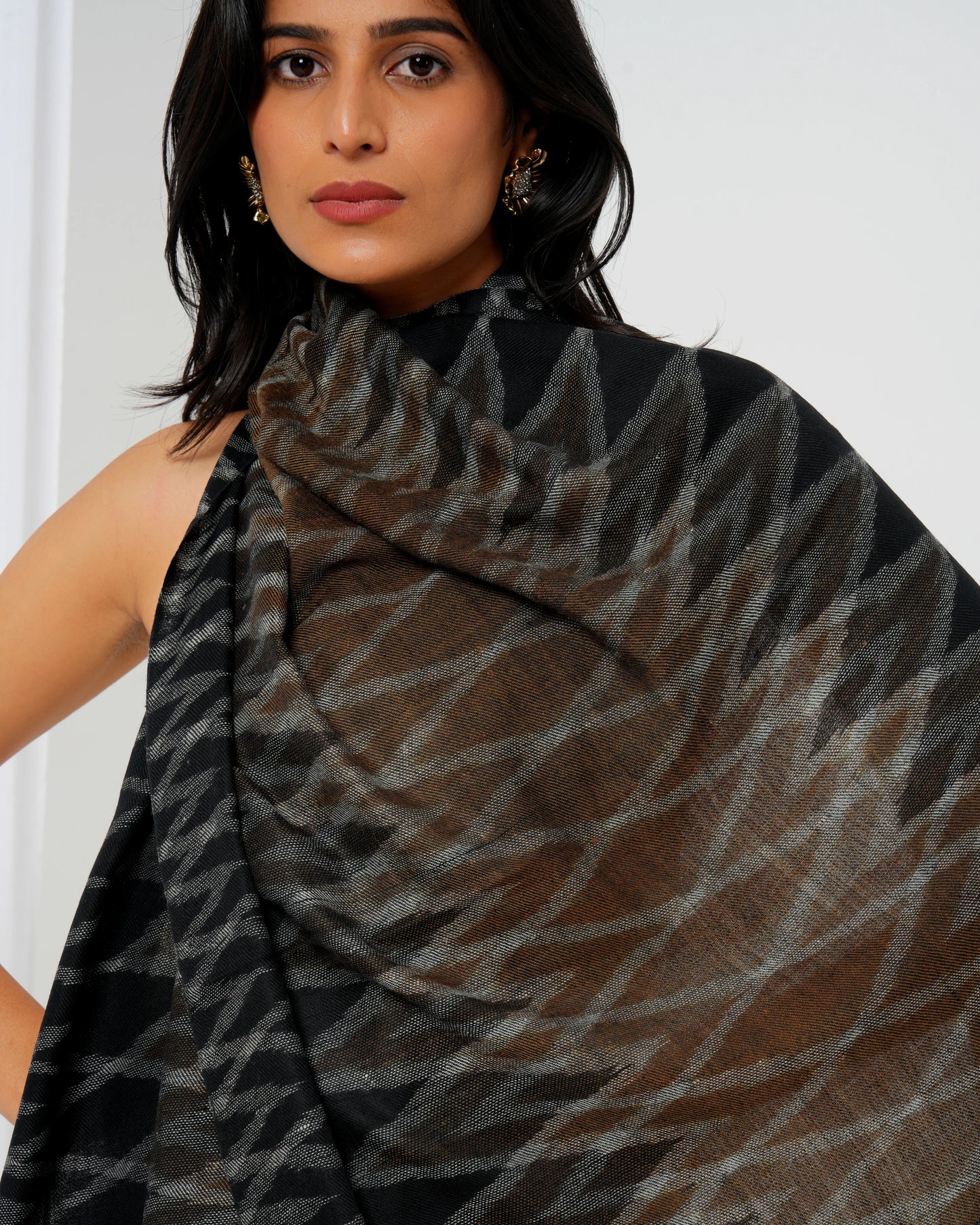 Pashmina stole with black base with full-size diamond design