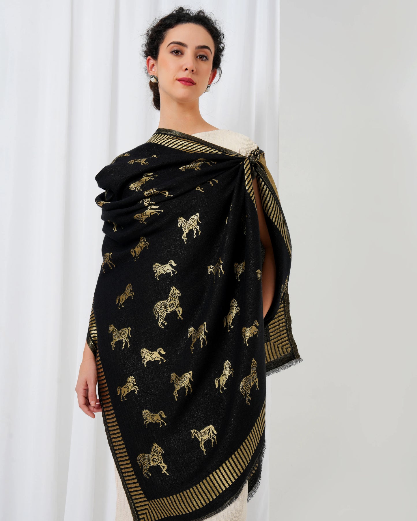Woolen stole in gold and black with horse motifs