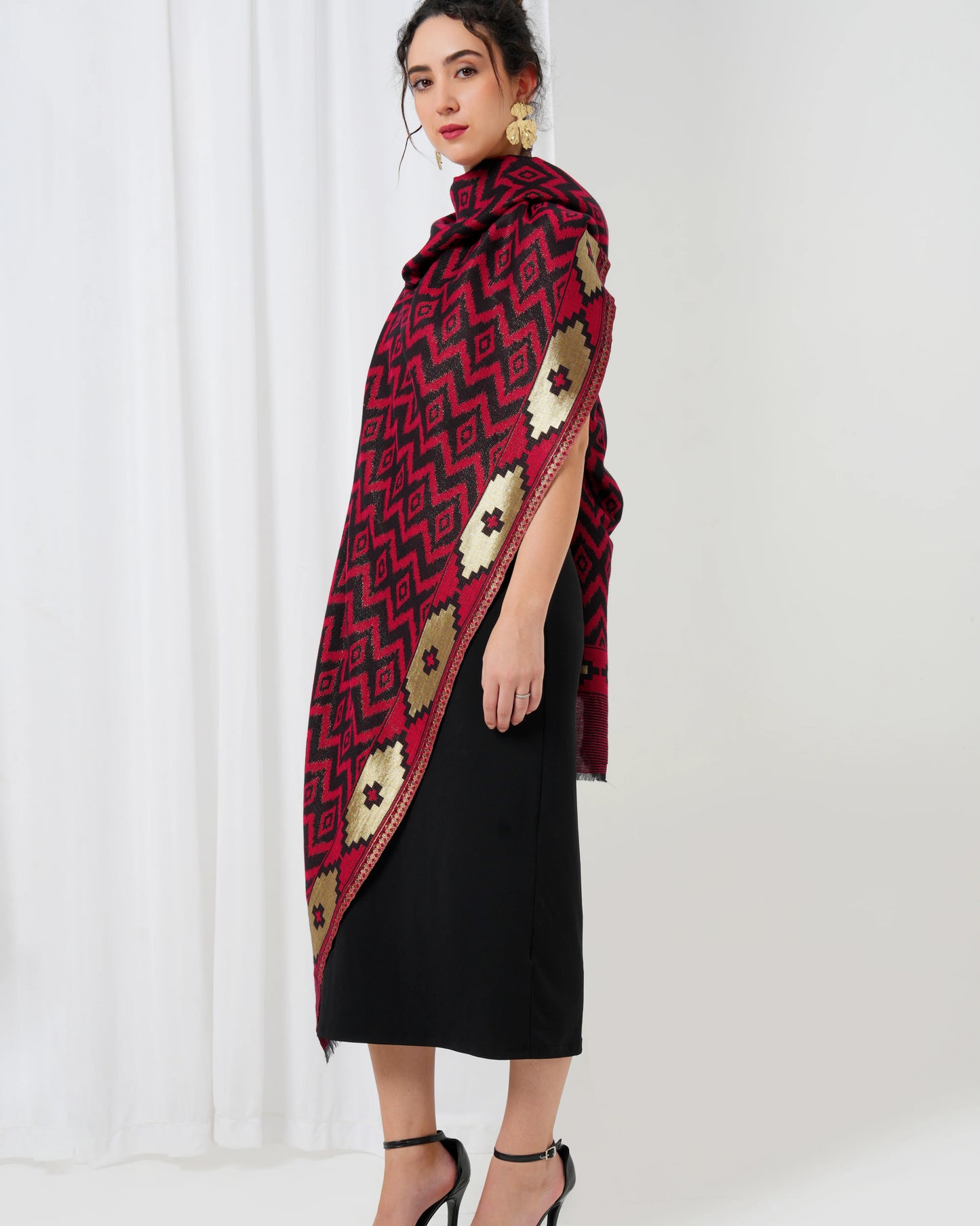 Wool stole with maroon base with black diamond design