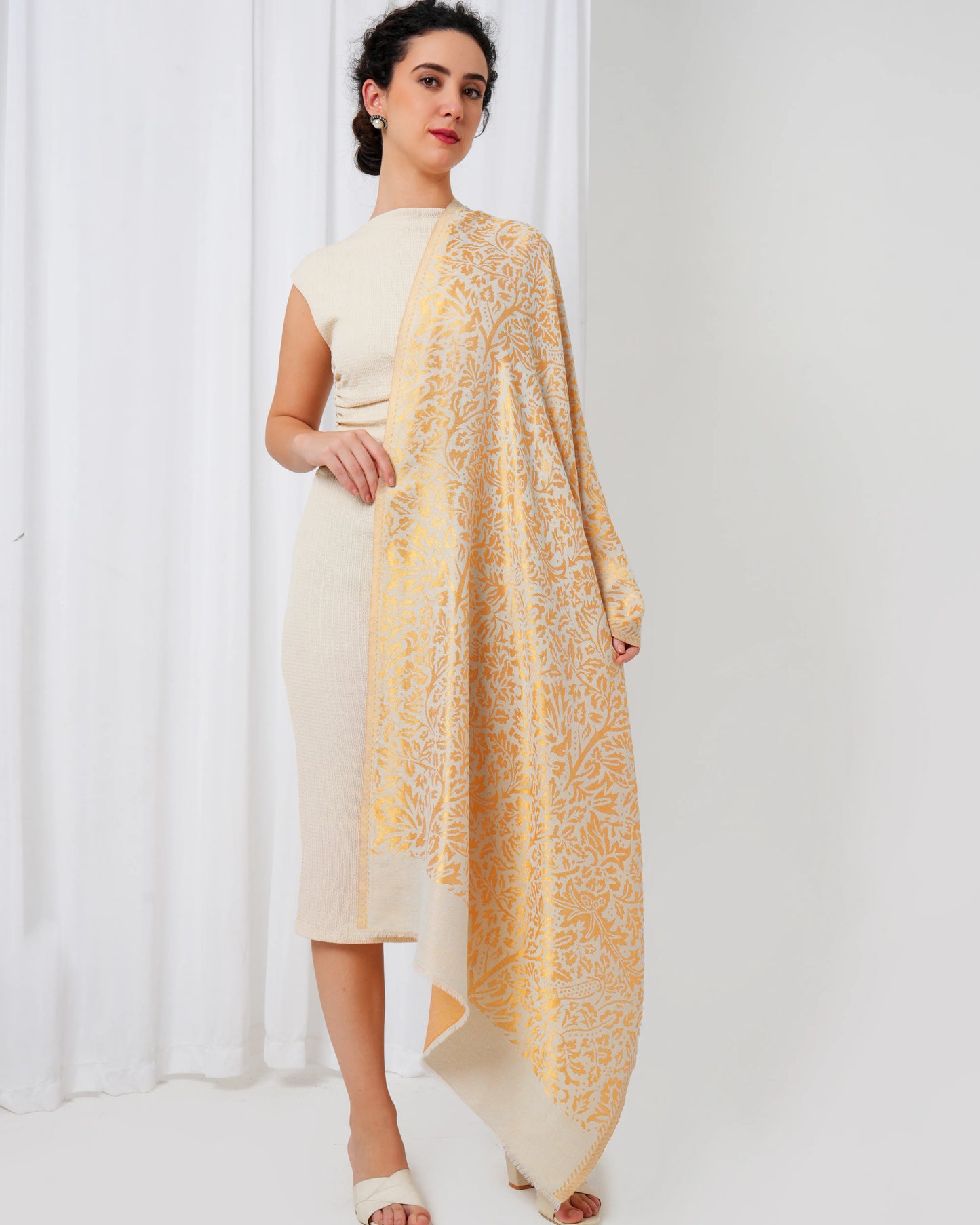 Wool stole with white base with golden design