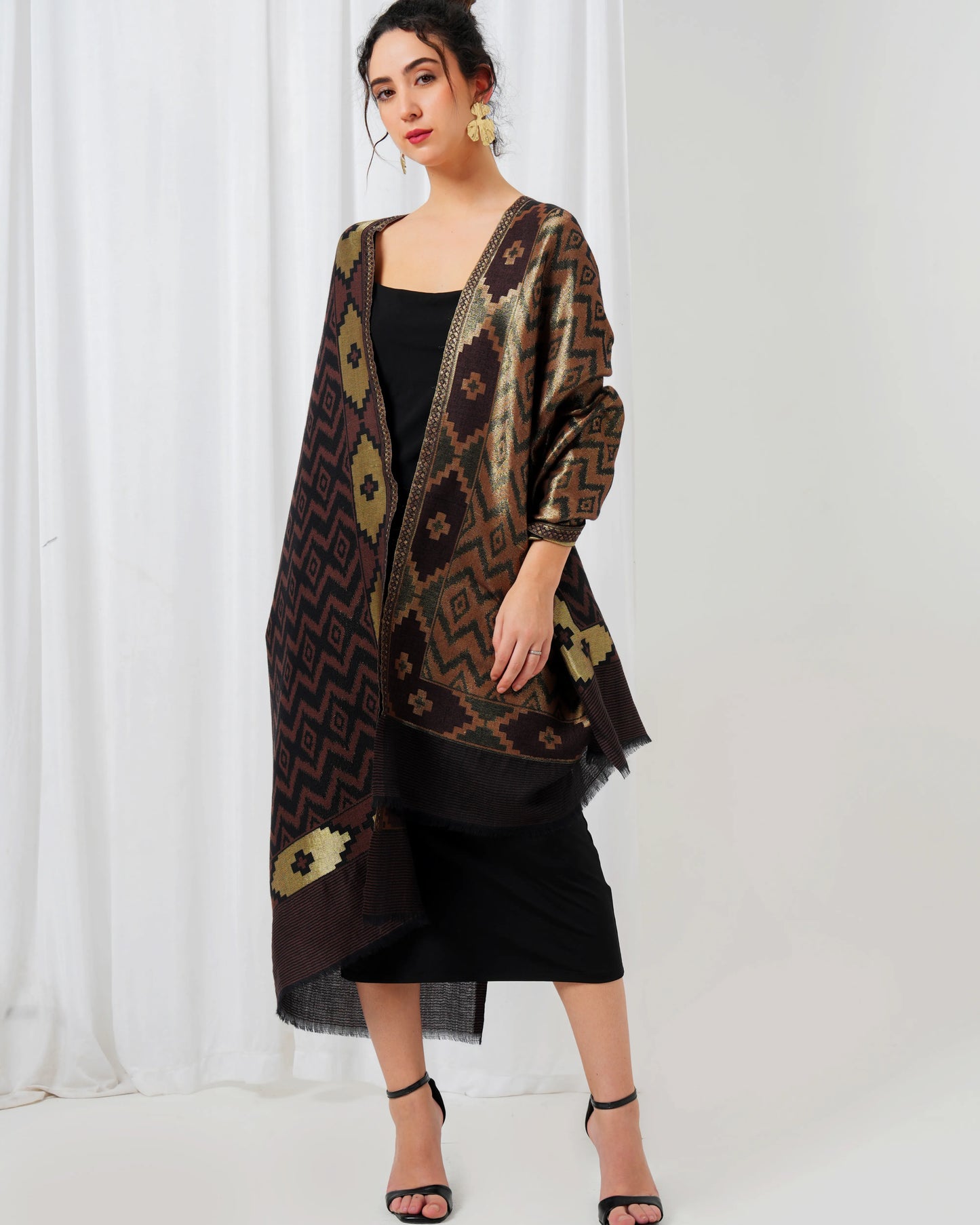 Wool stole with brown base with black diamond design
