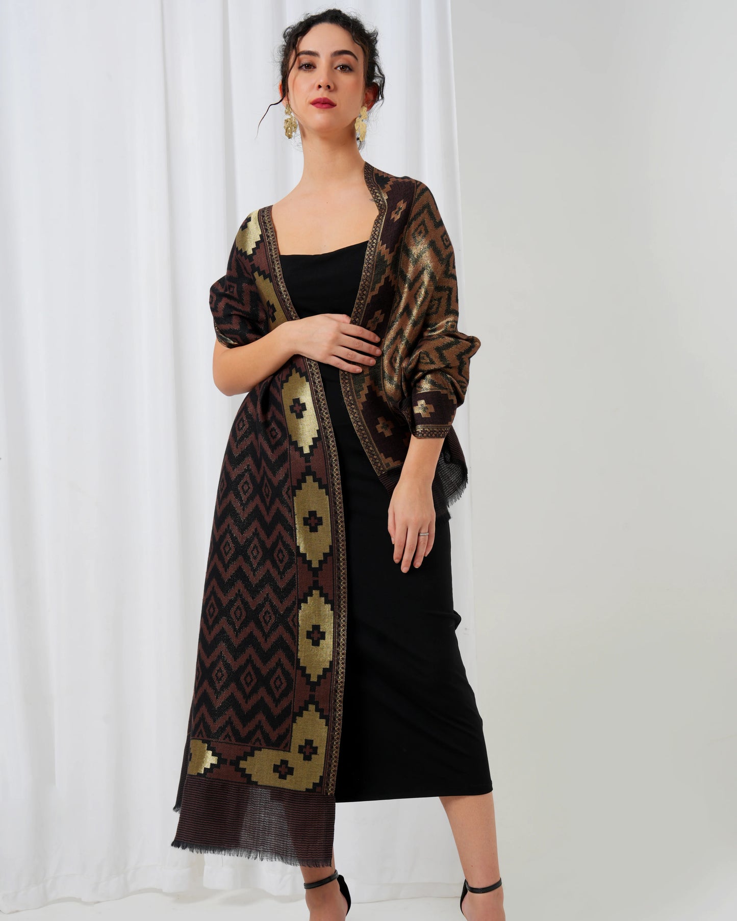 Wool stole with brown base with black diamond design