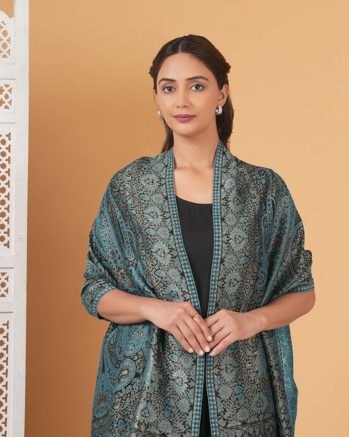 Zari Jama Woolen Shawl