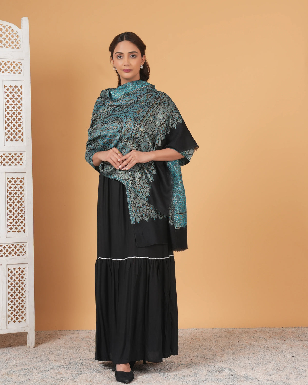 Zari Jama Woolen Shawl
