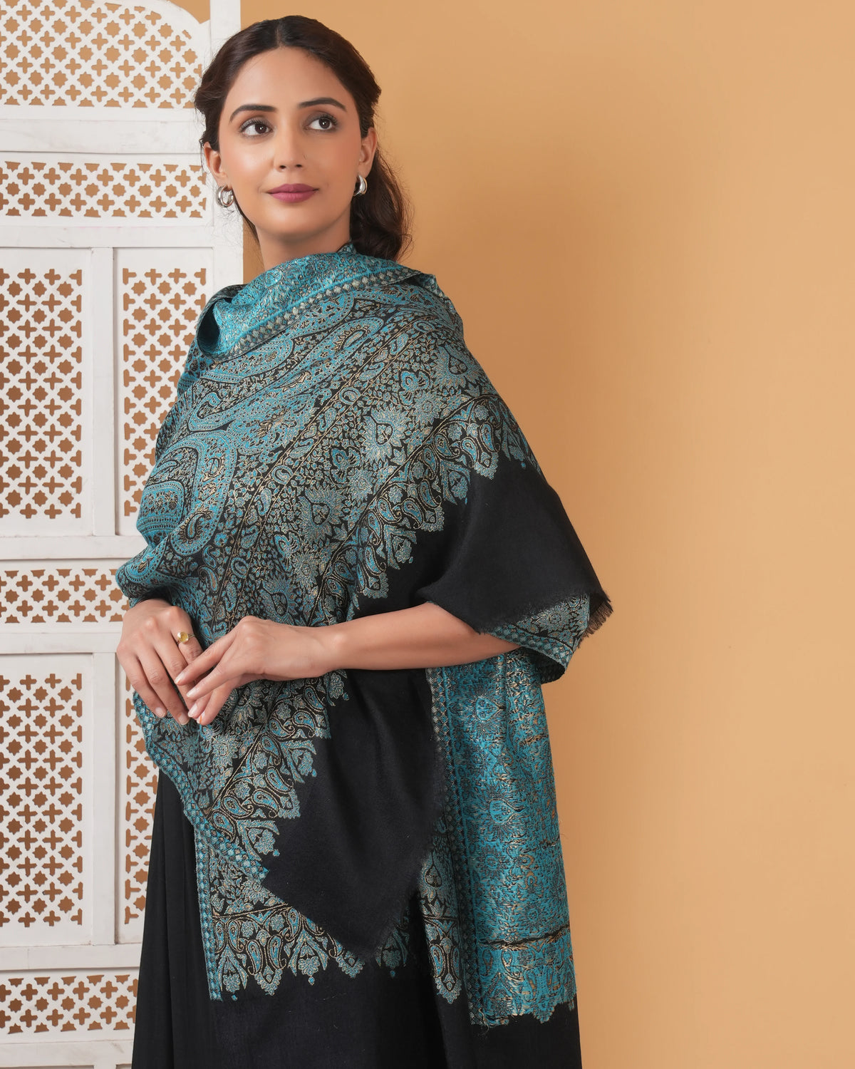 Zari Jama Woolen Shawl