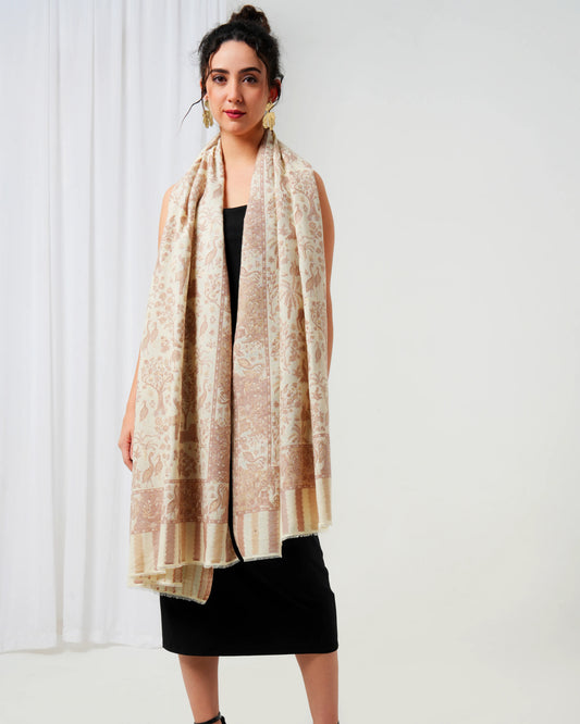Woman wearing a beige patterned scarf on a white background