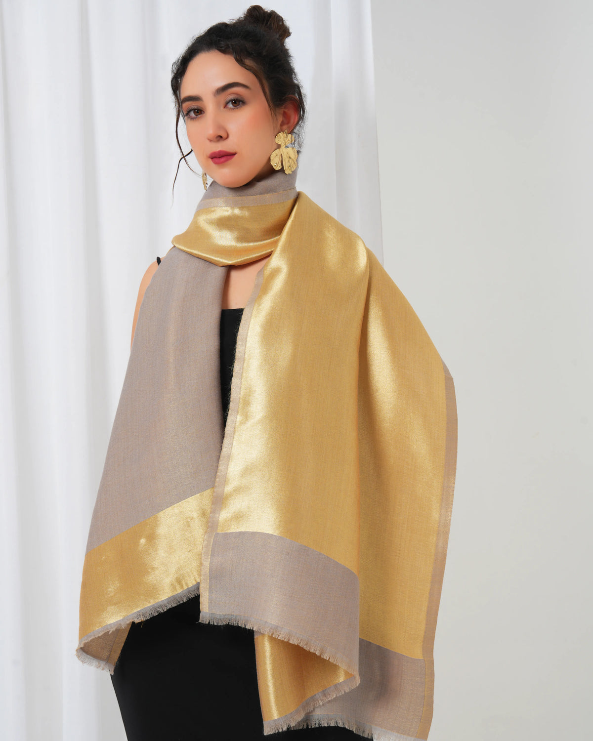Zari Reversible Woolen Stole