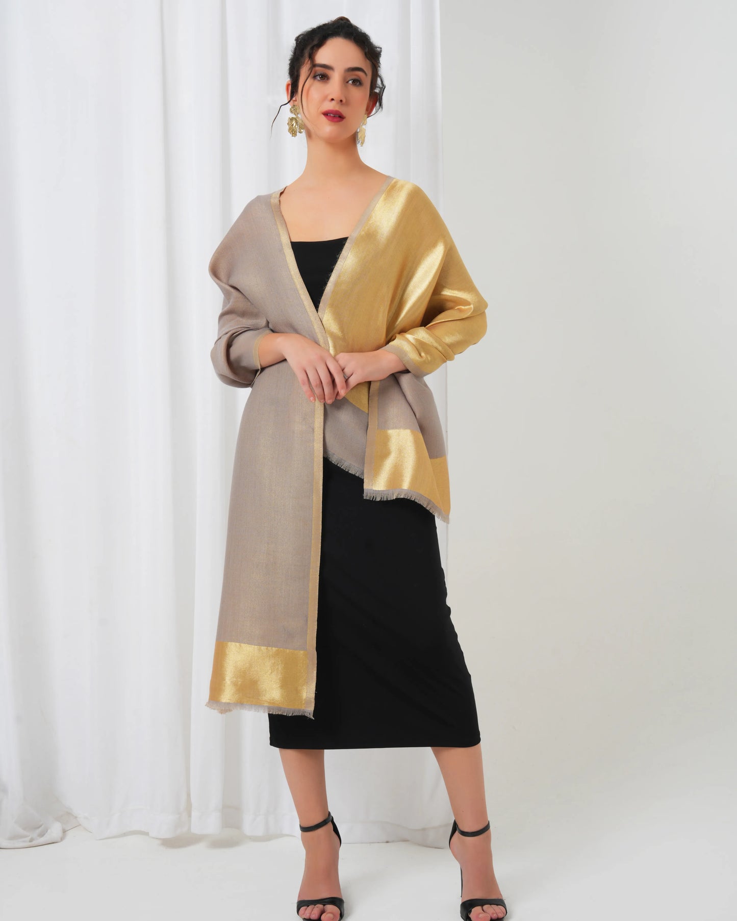 Zari Reversible Woolen Stole