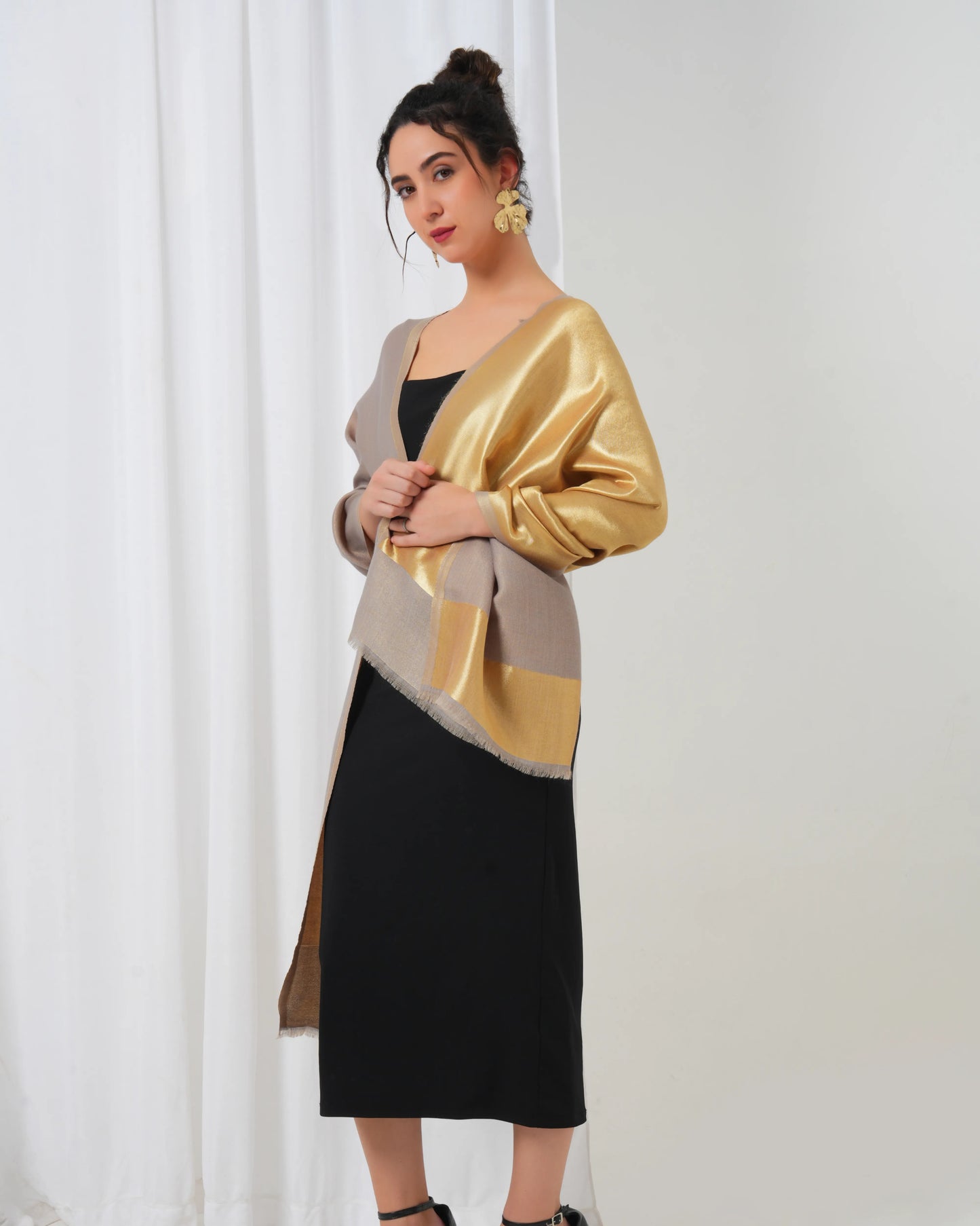 Zari Reversible Woolen Stole