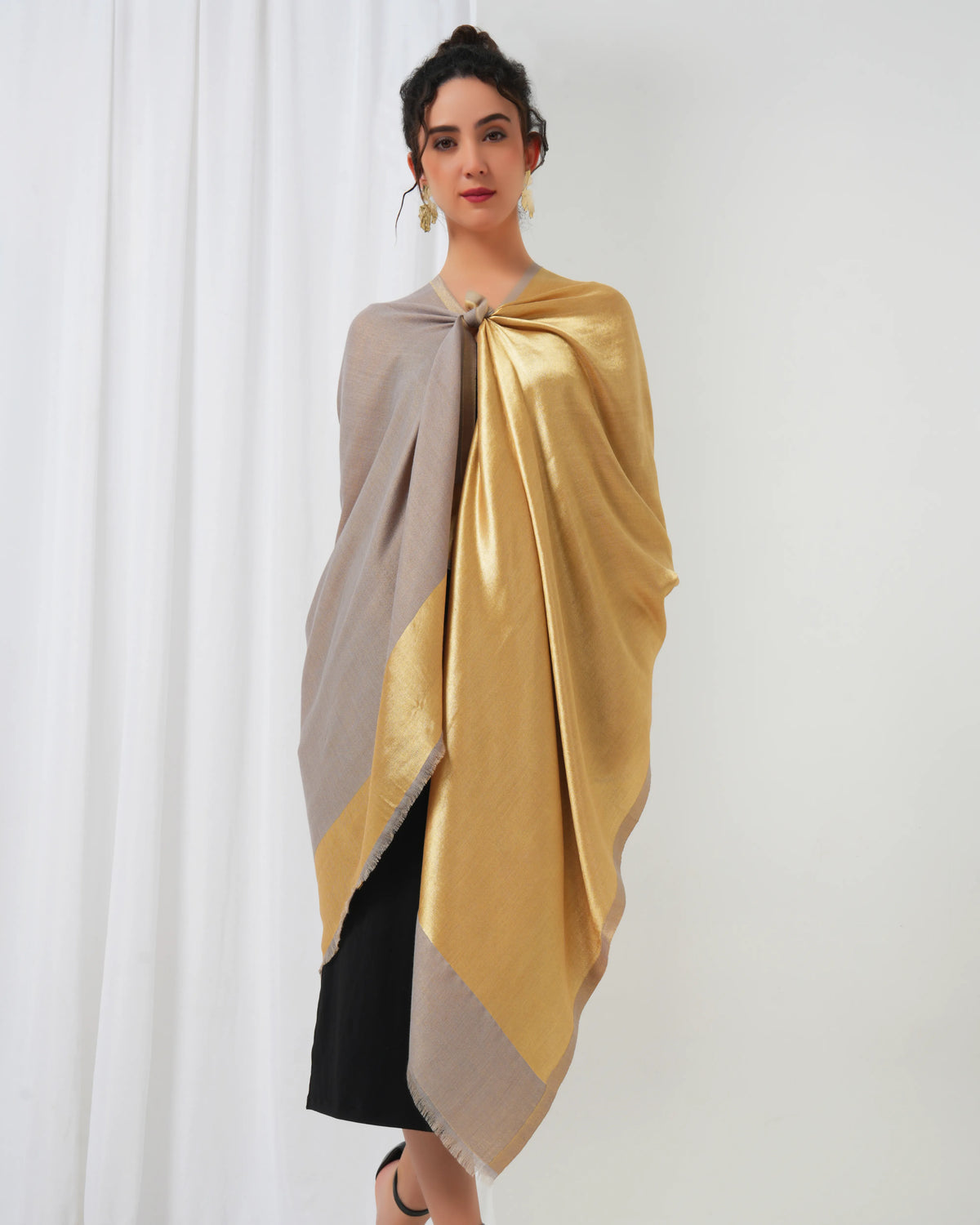 Zari Reversible Woolen Stole