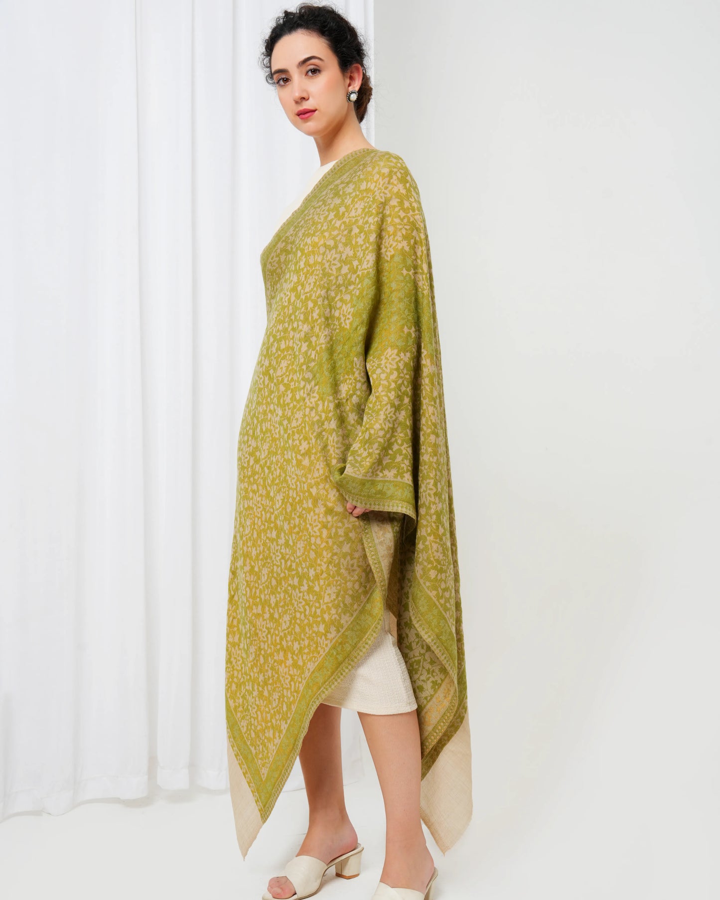 Kani Zari Woolen Stole