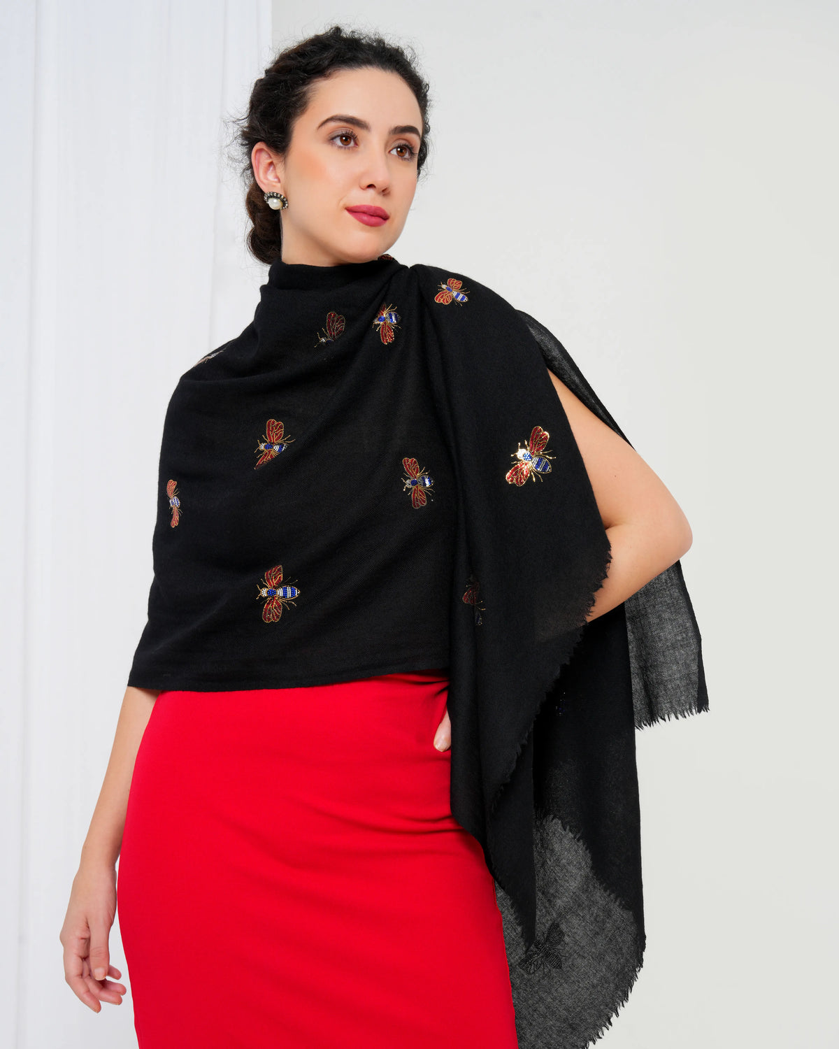 Bee Zari Woolen Stole
