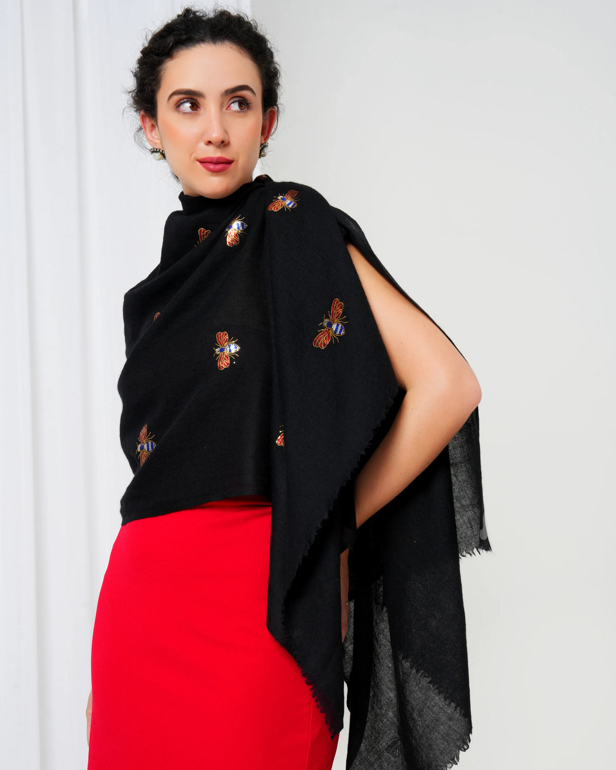 Bee Zari Woolen Stole