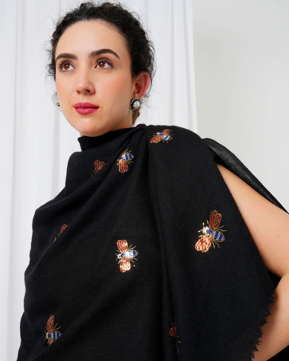 Bee Zari Woolen Stole