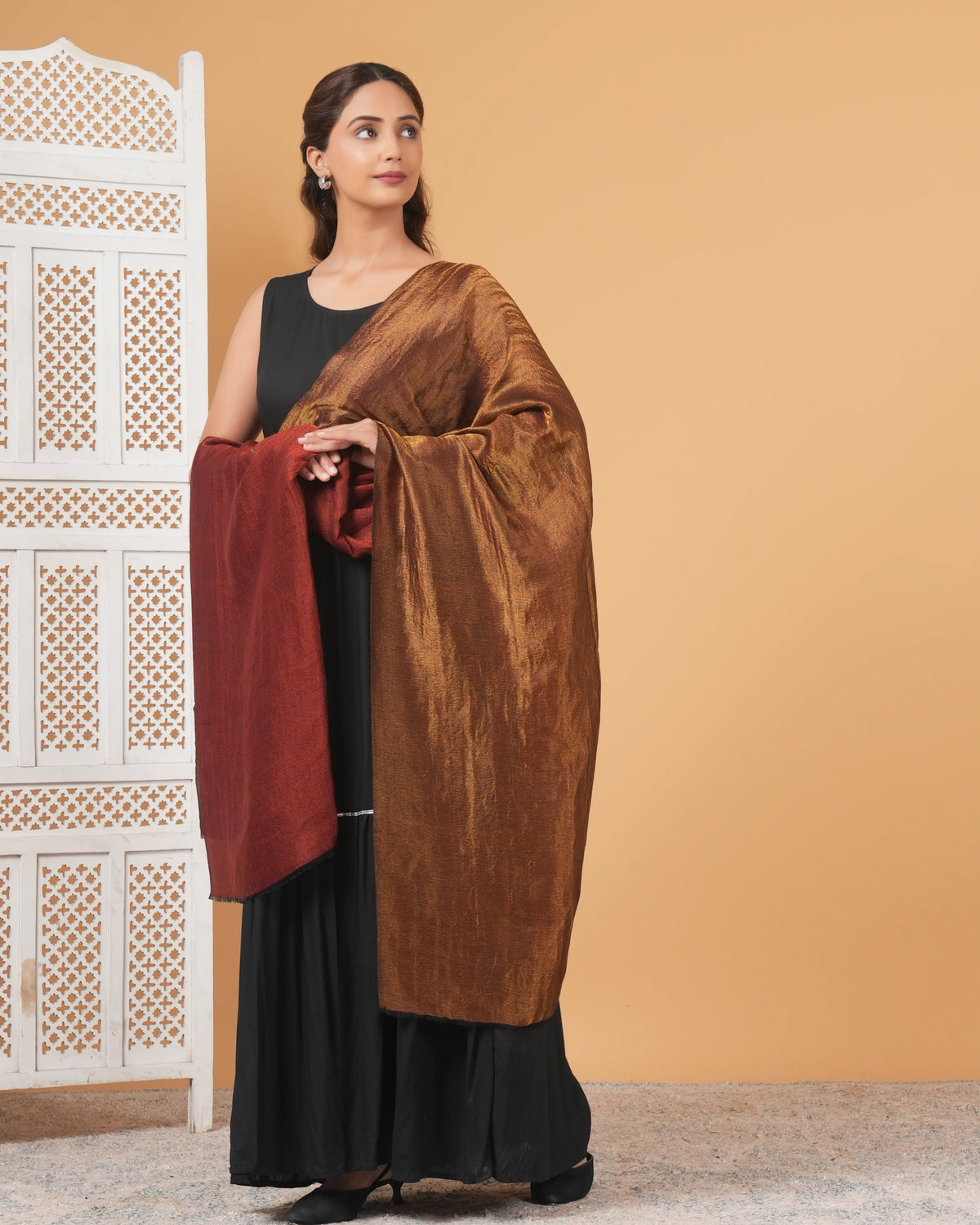 Zari Reversible Woolen Stole